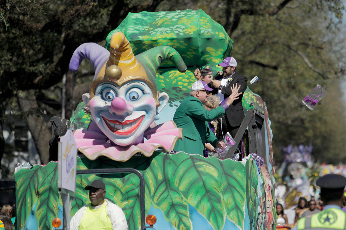 Krewe of Iris 2017 rolls in New Orleans: See Mardi Gras parade photos
